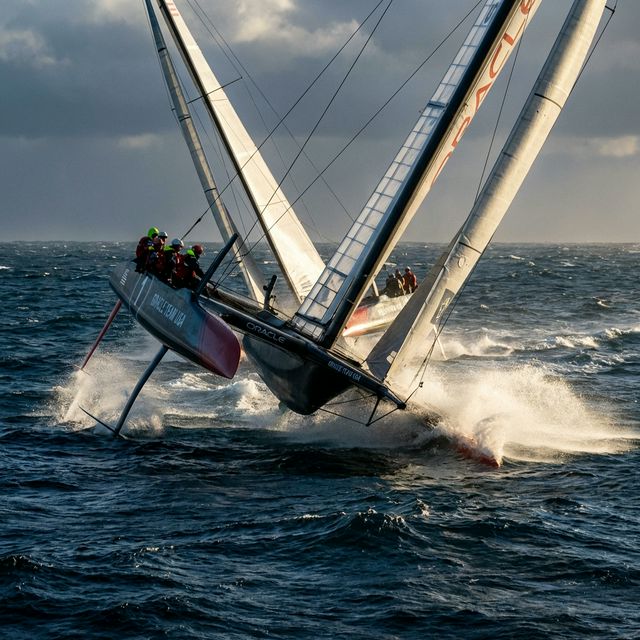 High-performance racing sailboat with advanced membrane sails